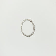 Carica l&#39;immagine nel visualizzatore di Gallery, Petal - Tre fedine intere con zirconi bianchi in argento 925